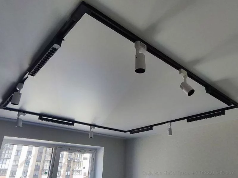 Черный трековый шинопровод