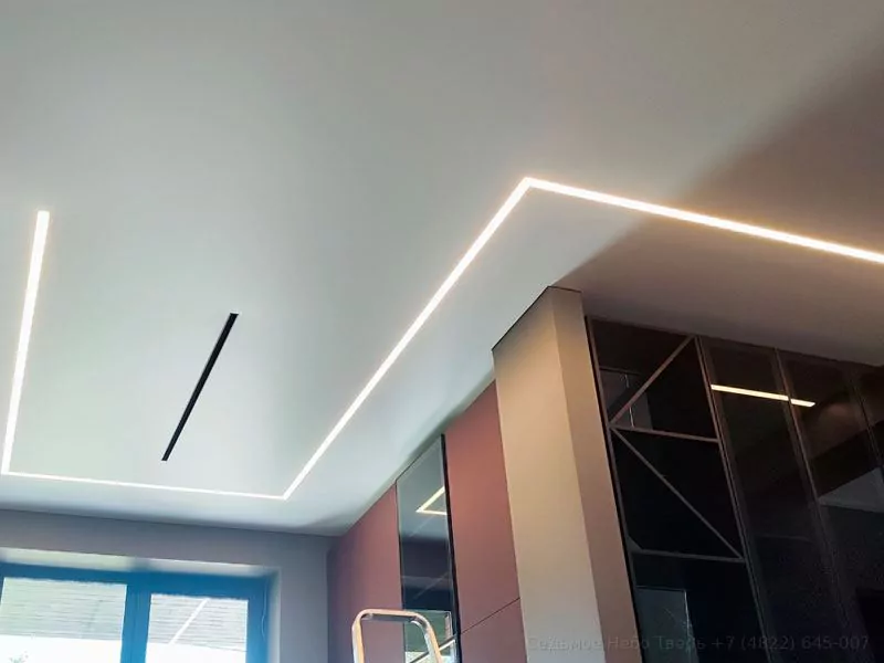 Световые линии в потолке
